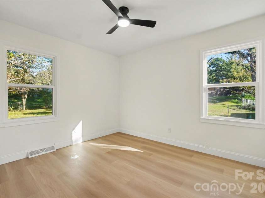 5707 Kallam Court, Charlotte, NC 28215.  MLS# CAR4433418, YatesRealty ID 56682. 