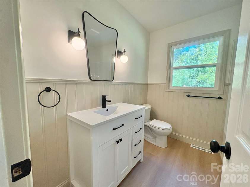 5707 Kallam Court, Charlotte, NC 28215.  MLS# CAR4433418, YatesRealty ID 56682. 