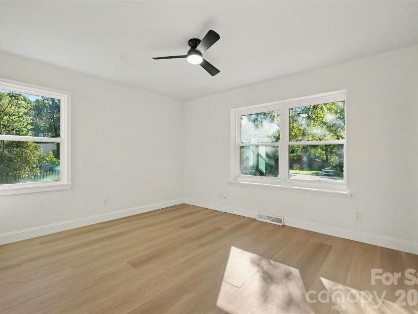 5707 Kallam Court, Charlotte, NC 28215.  MLS# CAR4433418, YatesRealty ID 56682. 