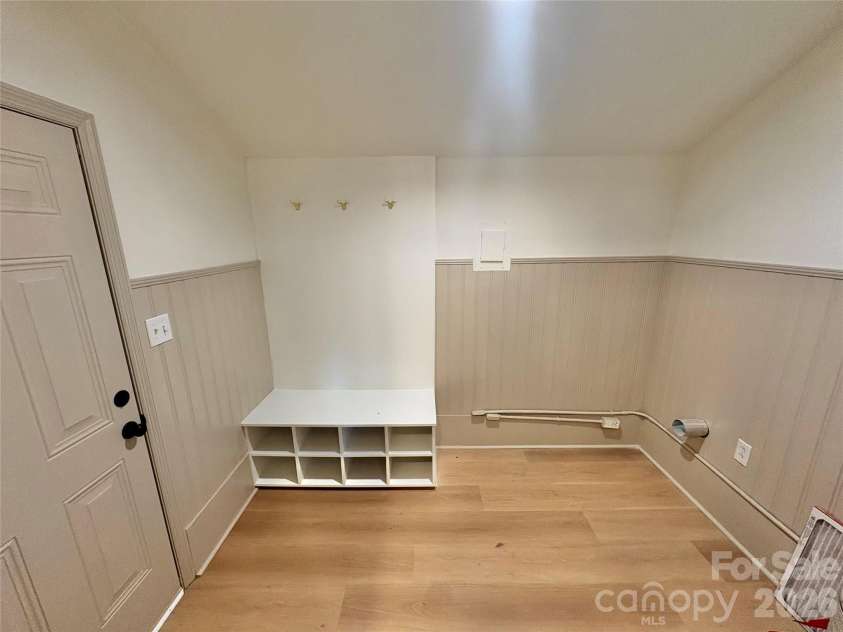 5707 Kallam Court, Charlotte, NC 28215.  MLS# CAR4433418, YatesRealty ID 56682. 