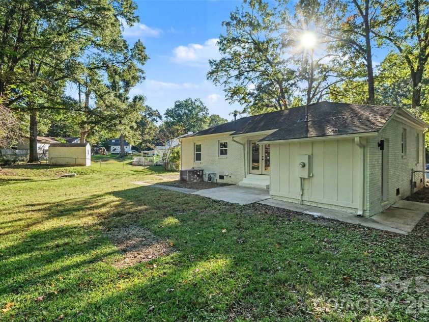 5707 Kallam Court, Charlotte, NC 28215.  MLS# CAR4433418, YatesRealty ID 56682. 