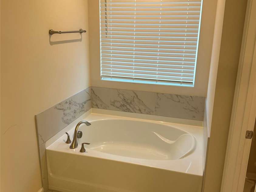 9021 Northfield Crossing Drive, Charlotte, NC 28269.  MLS# CAR4425753, YatesRealty ID 56685. 