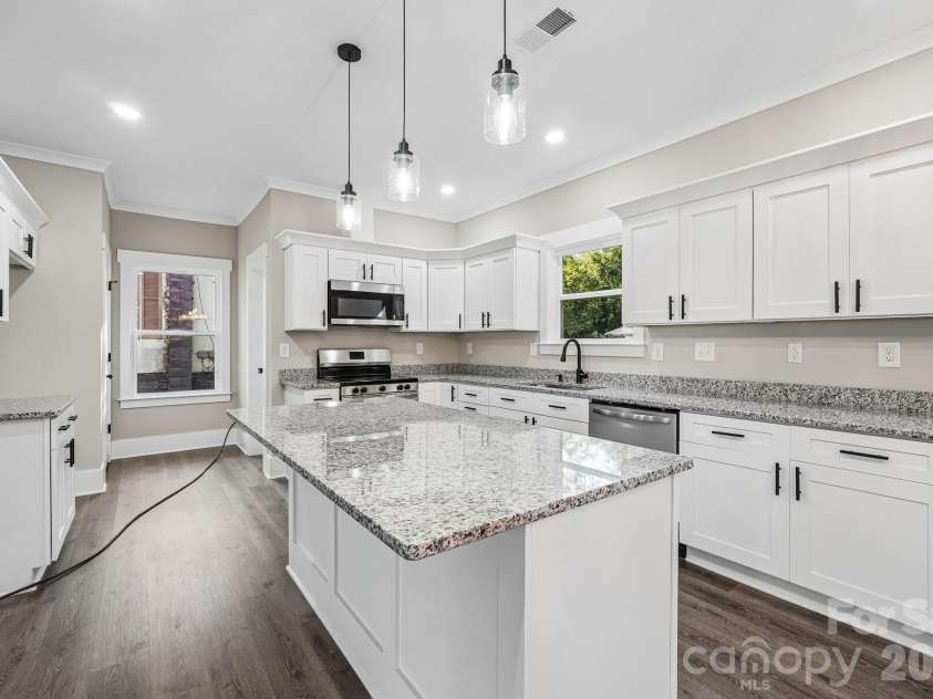 602 Warren Street, Shelby, NC 28150.  MLS# CAR4423866, YatesRealty ID 56686. 