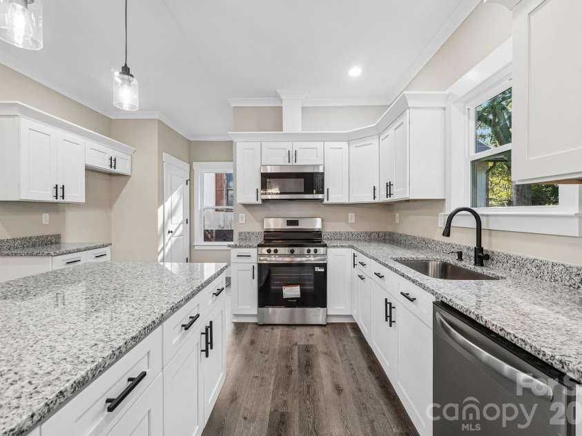 602 Warren Street, Shelby, NC 28150.  MLS# CAR4423866, YatesRealty ID 56686. 