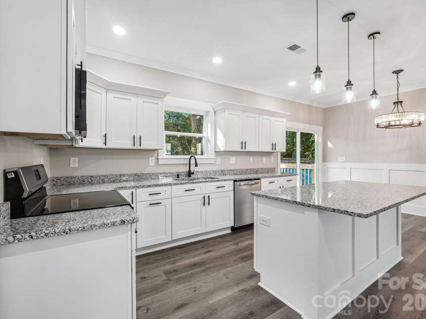 602 Warren Street, Shelby, NC 28150.  MLS# CAR4423866, YatesRealty ID 56686. 