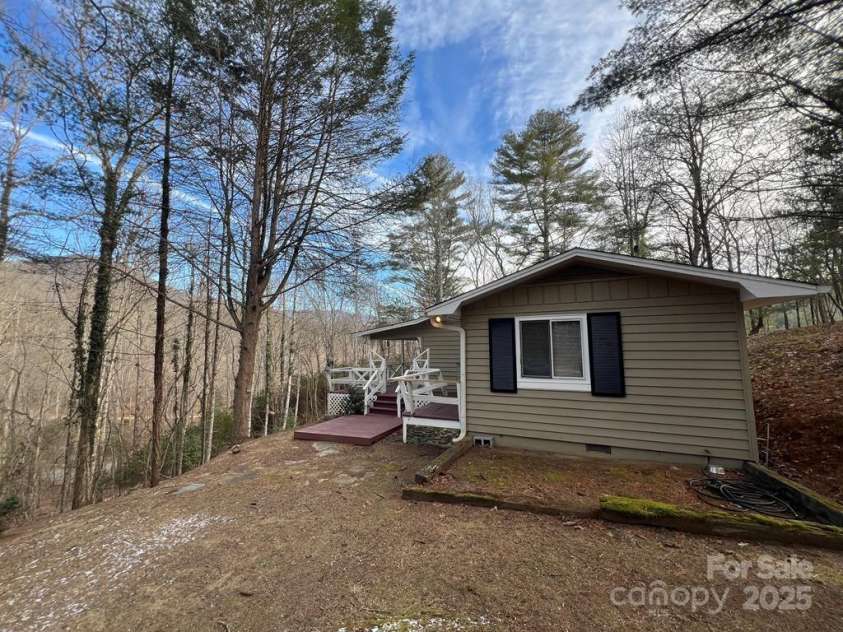121 Brittany Pointe, Hayesville, NC 28904.  MLS# CAR4223811, YatesRealty ID 5669. 