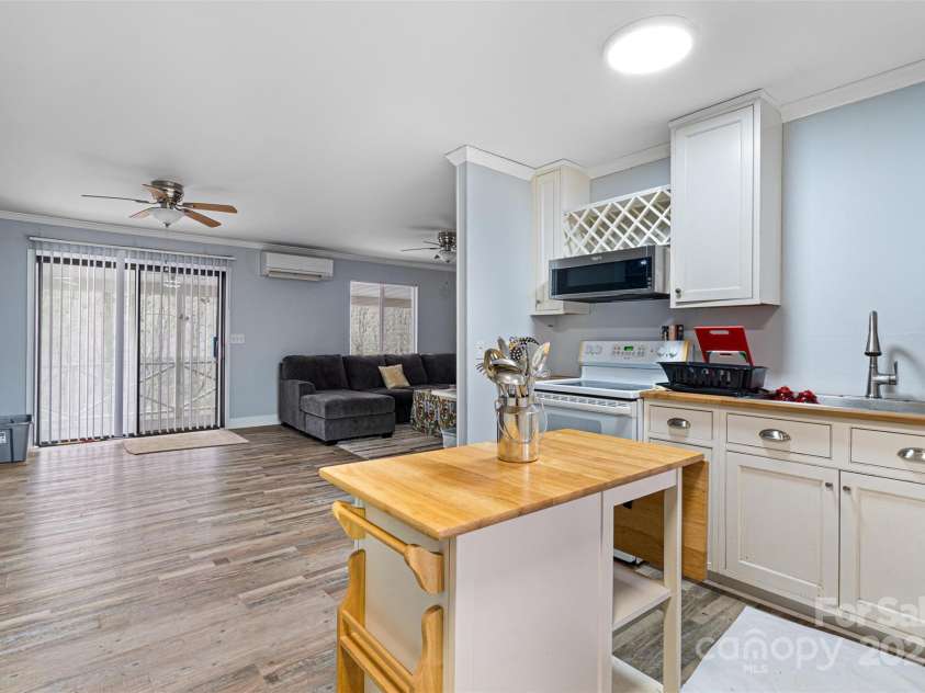 121 Brittany Pointe, Hayesville, NC 28904.  MLS# CAR4223811, YatesRealty ID 5669. 