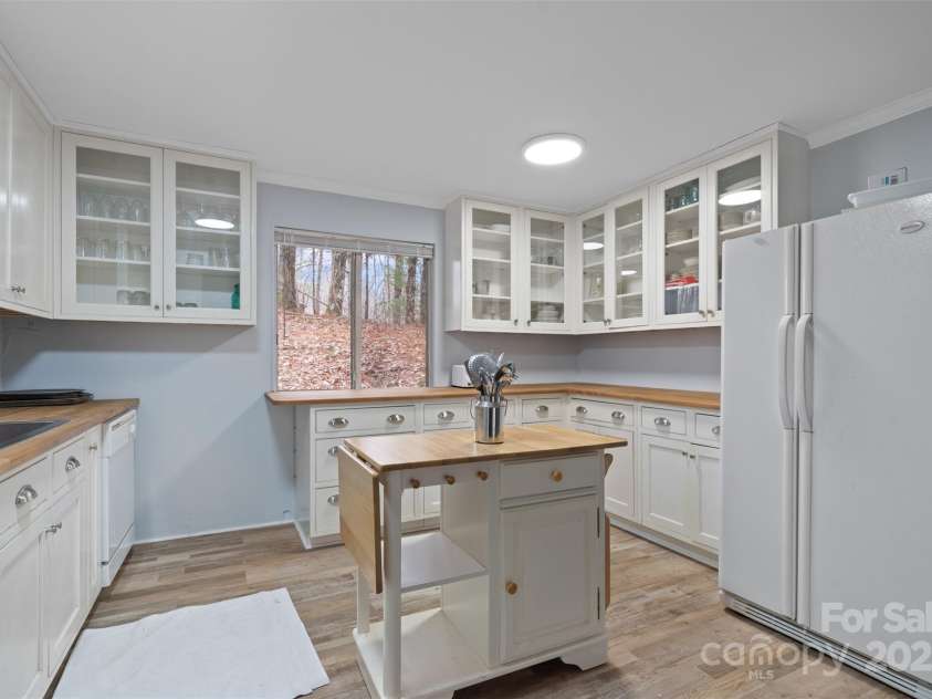 121 Brittany Pointe, Hayesville, NC 28904.  MLS# CAR4223811, YatesRealty ID 5669. 