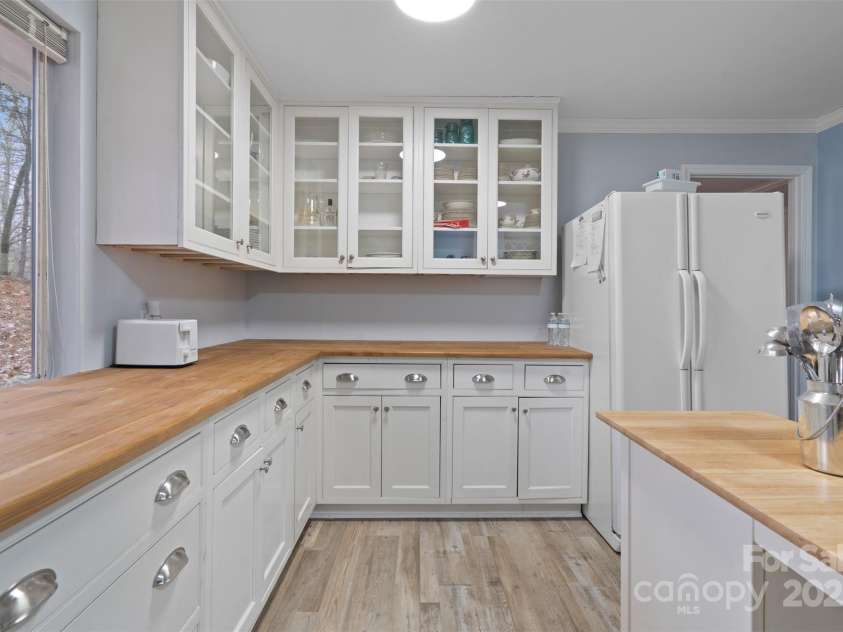 121 Brittany Pointe, Hayesville, NC 28904.  MLS# CAR4223811, YatesRealty ID 5669. 