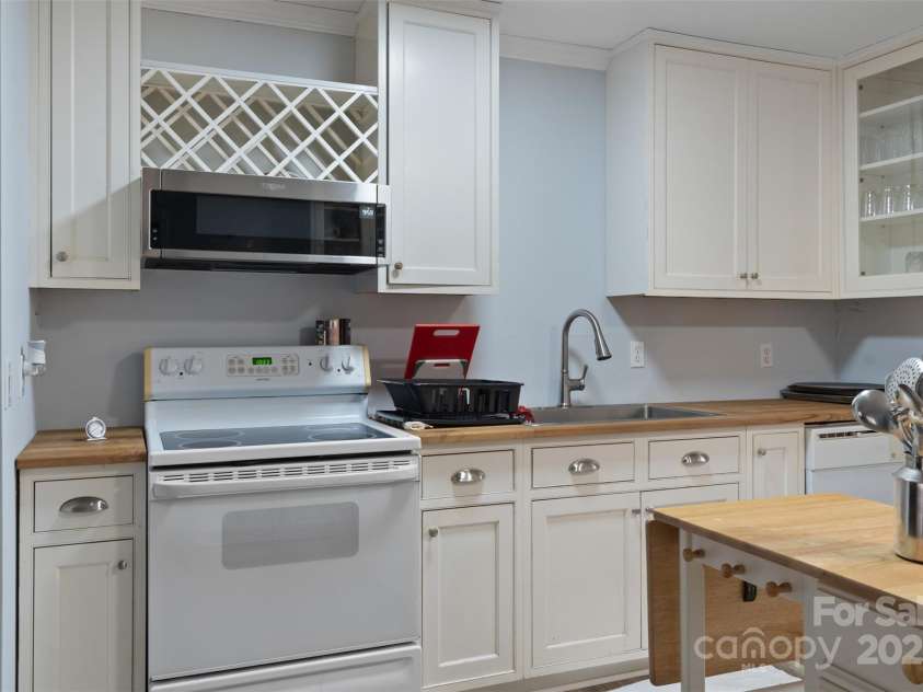 121 Brittany Pointe, Hayesville, NC 28904.  MLS# CAR4223811, YatesRealty ID 5669. 