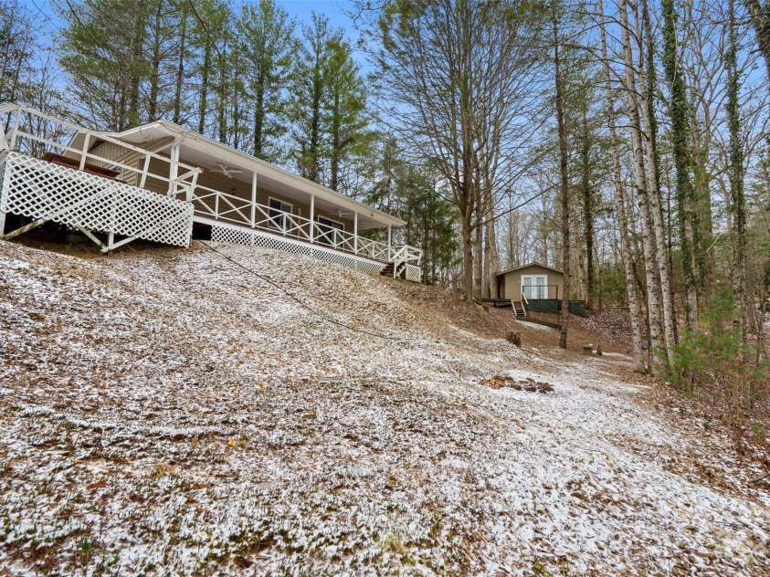 121 Brittany Pointe, Hayesville, NC 28904.  MLS# CAR4223811, YatesRealty ID 5669. 