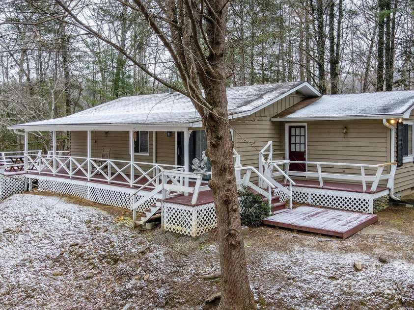 121 Brittany Pointe, Hayesville, NC 28904.  MLS# CAR4223811, YatesRealty ID 5669. 