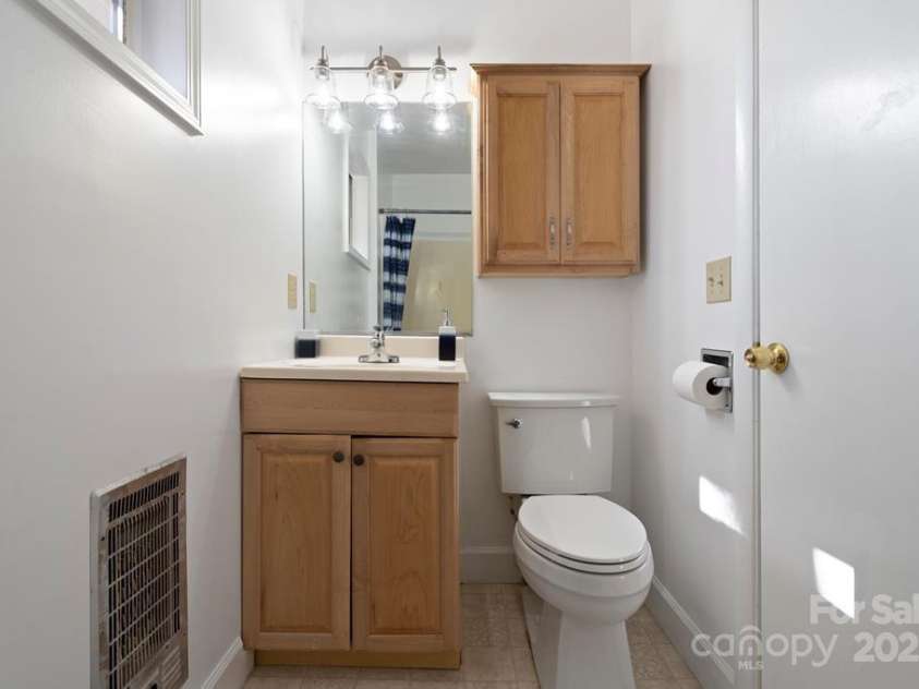 121 Brittany Pointe, Hayesville, NC 28904.  MLS# CAR4223811, YatesRealty ID 5669. 