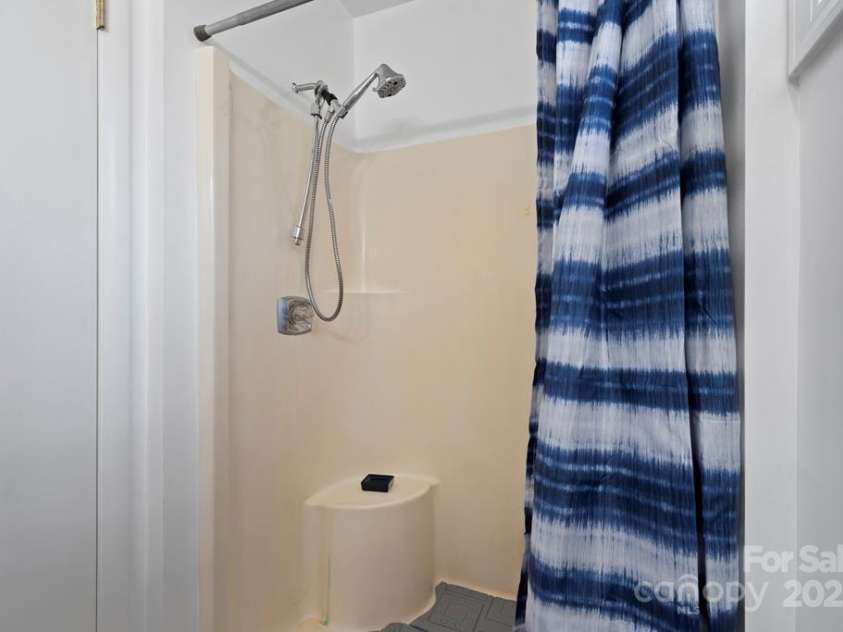 121 Brittany Pointe, Hayesville, NC 28904.  MLS# CAR4223811, YatesRealty ID 5669. 