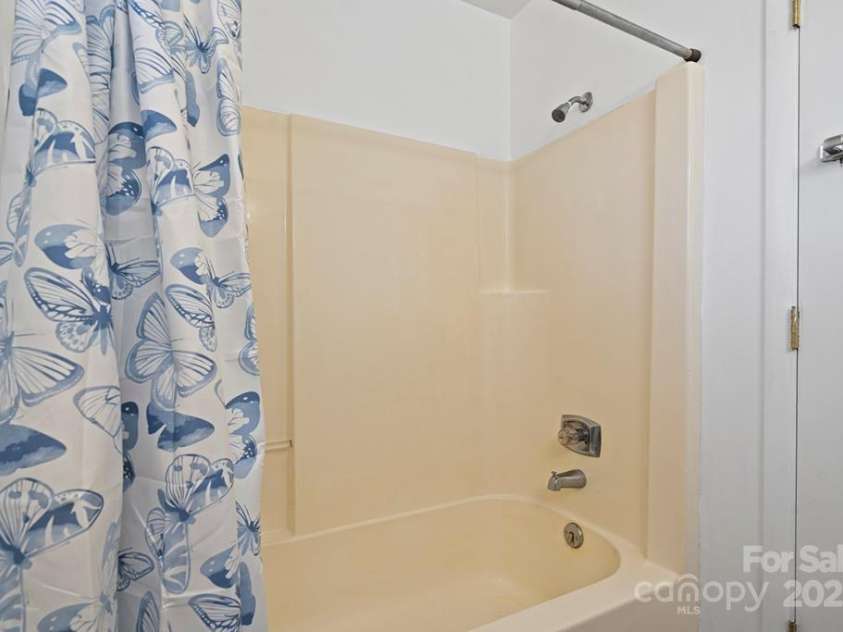 121 Brittany Pointe, Hayesville, NC 28904.  MLS# CAR4223811, YatesRealty ID 5669. 