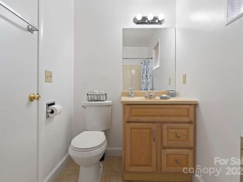 121 Brittany Pointe, Hayesville, NC 28904.  MLS# CAR4223811, YatesRealty ID 5669. 