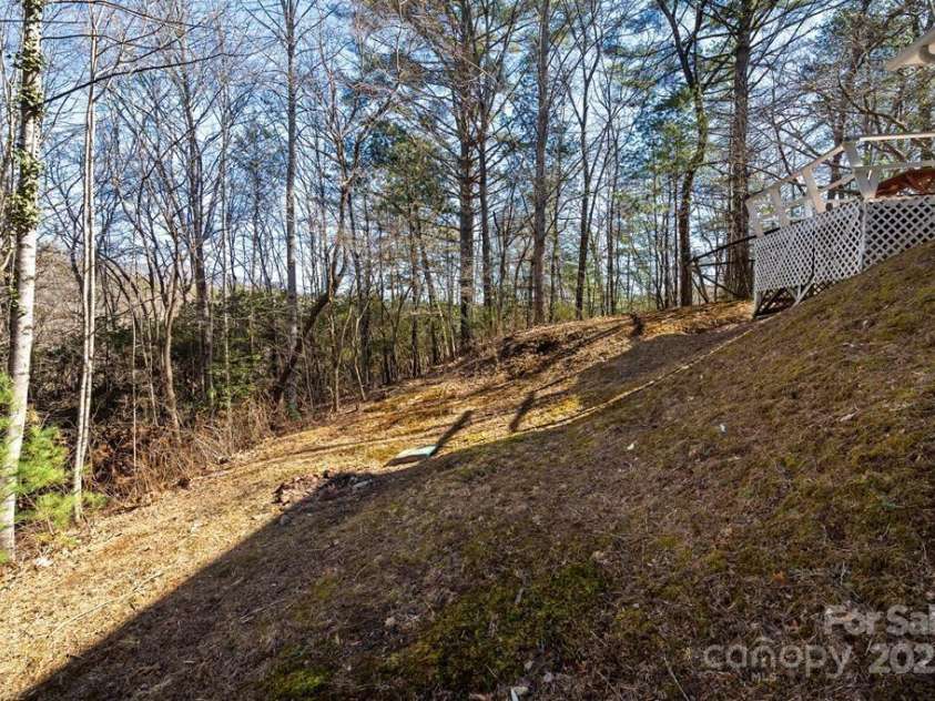 121 Brittany Pointe, Hayesville, NC 28904.  MLS# CAR4223811, YatesRealty ID 5669. 