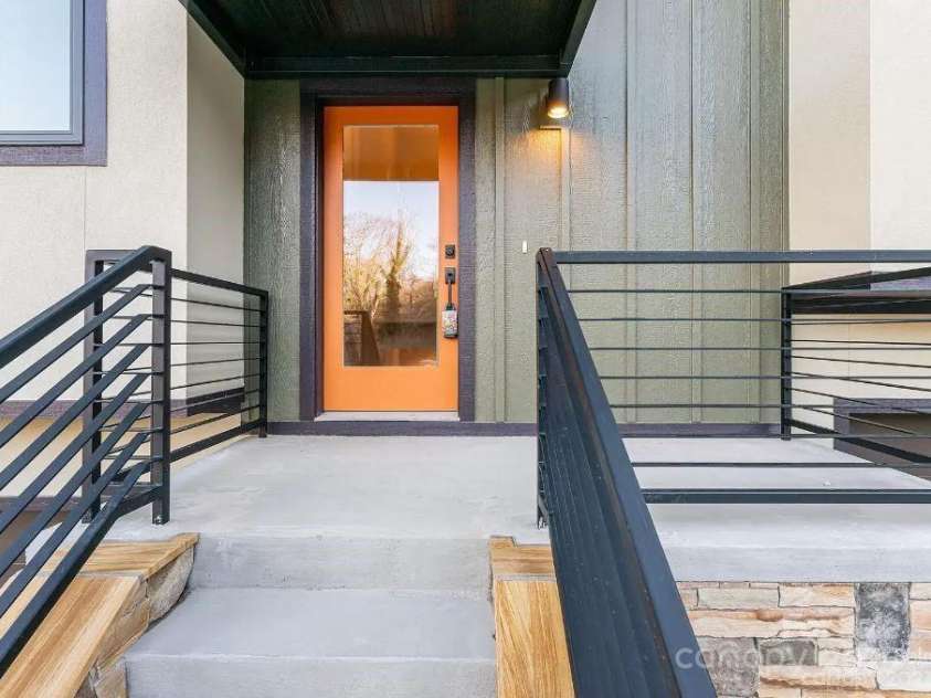 17 Macallan Lane, Asheville, NC 28805.  MLS# CAR4333991, YatesRealty ID 5669. 