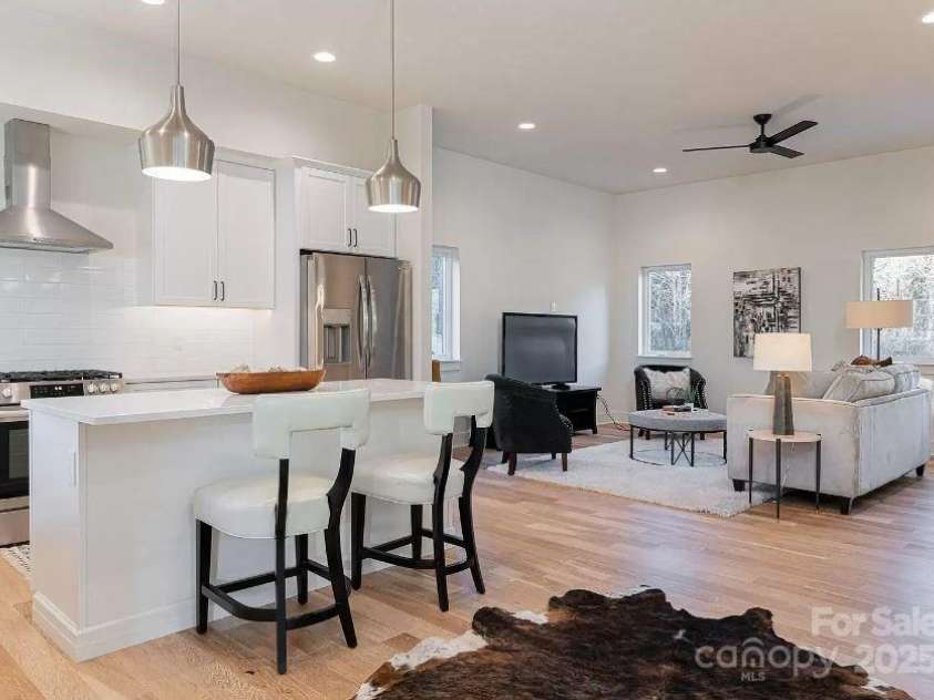 17 Macallan Lane, Asheville, NC 28805.  MLS# CAR4333991, YatesRealty ID 5669. 