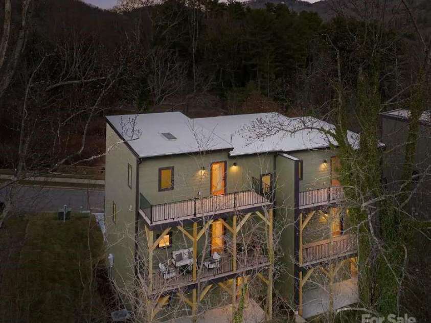 17 Macallan Lane, Asheville, NC 28805.  MLS# CAR4333991, YatesRealty ID 5669. 