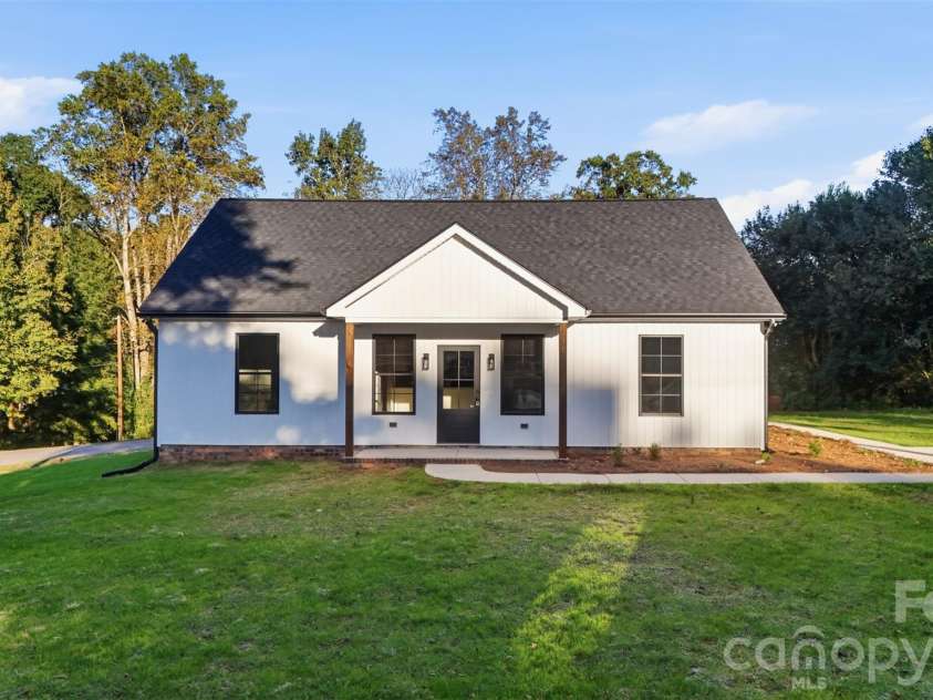 5101 Ridge Street, Shelby, NC 28152.  MLS# CAR4428236, YatesRealty ID 56695. 