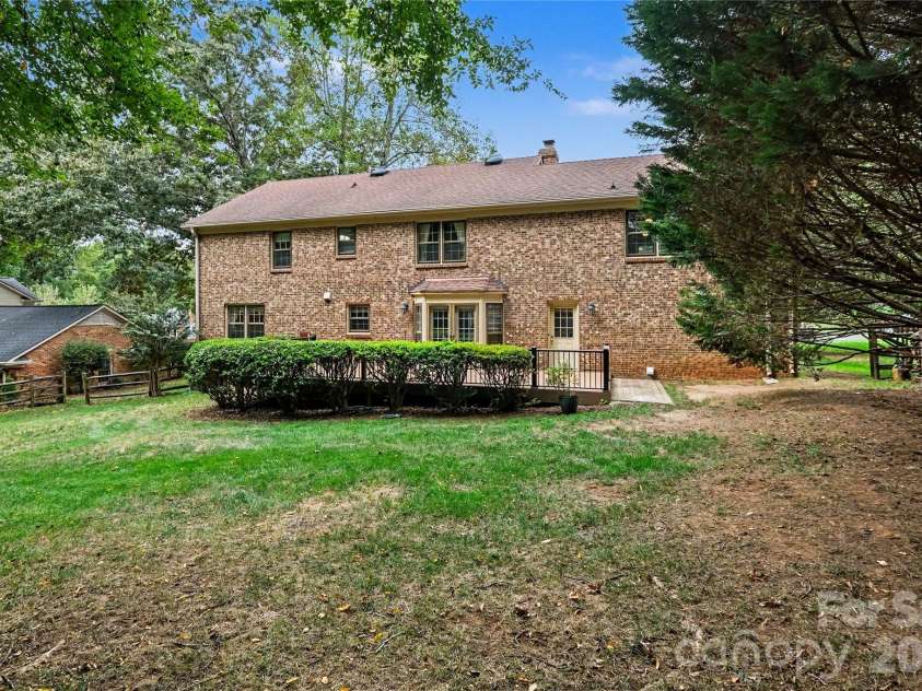 7615 Quail Hill Road, Charlotte, NC 28210.  MLS# CAR4401701, YatesRealty ID 56696. Back Yard