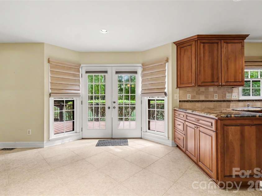7615 Quail Hill Road, Charlotte, NC 28210.  MLS# CAR4401701, YatesRealty ID 56696. Breakfast Room