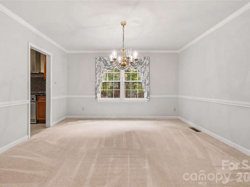 7615 Quail Hill Road, Charlotte, NC 28210.  MLS# CAR4401701, YatesRealty ID 56696. Dining Room