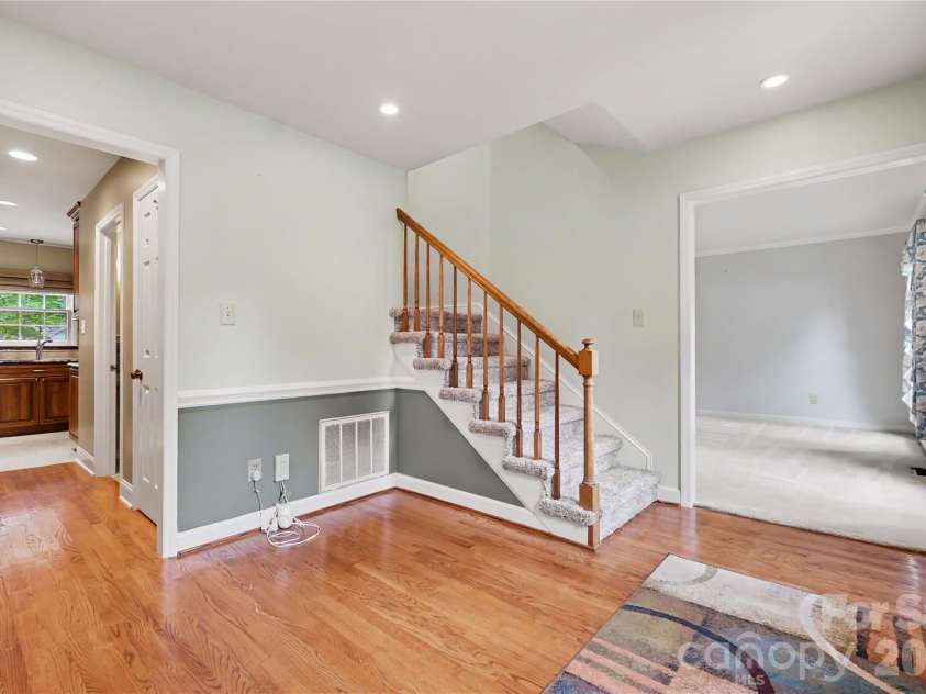 7615 Quail Hill Road, Charlotte, NC 28210.  MLS# CAR4401701, YatesRealty ID 56696. Front Entry