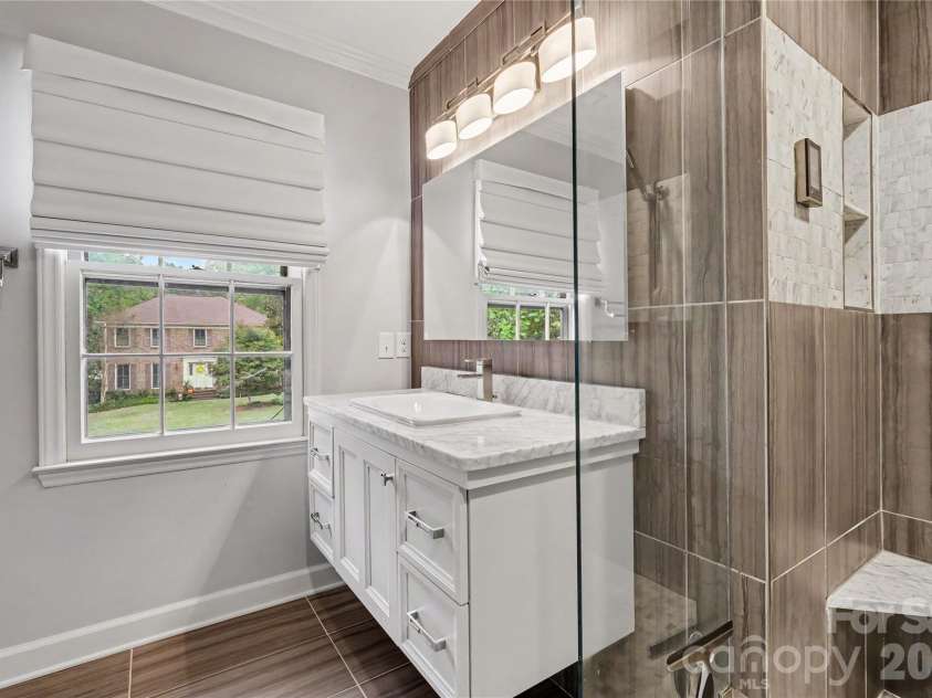 7615 Quail Hill Road, Charlotte, NC 28210.  MLS# CAR4401701, YatesRealty ID 56696. Primary Bath