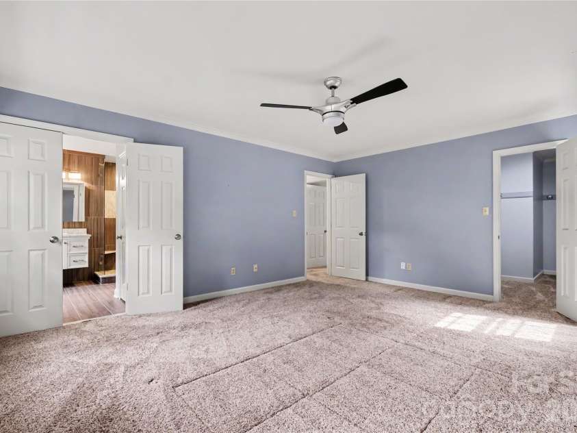 7615 Quail Hill Road, Charlotte, NC 28210.  MLS# CAR4401701, YatesRealty ID 56696. Primary Bedroom