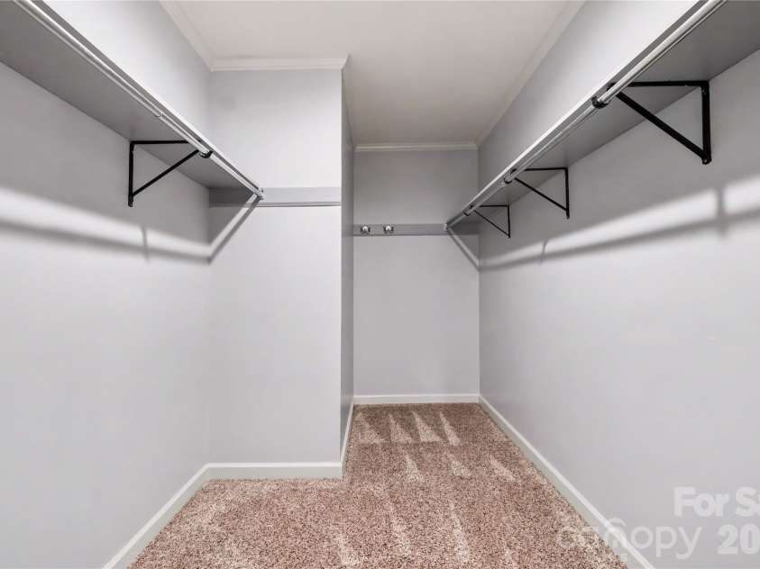 7615 Quail Hill Road, Charlotte, NC 28210.  MLS# CAR4401701, YatesRealty ID 56696. Primary Walk-in Closet