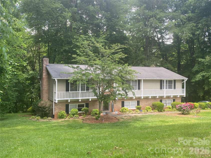 112 Cherokee Drive, Lexington, NC 27295.  MLS# CAR4428485, YatesRealty ID 56697. 