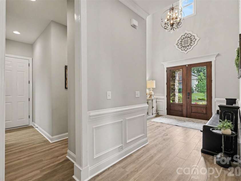 726 Kathy Dianne Drive, Fort Mill, SC 29707.  MLS# CAR4430162, YatesRealty ID 56699. Grand foyer