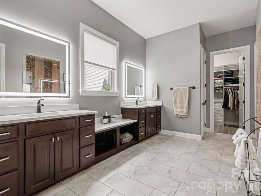 726 Kathy Dianne Drive, Fort Mill, SC 29707.  MLS# CAR4430162, YatesRealty ID 56699. Spacious Primary Bath
