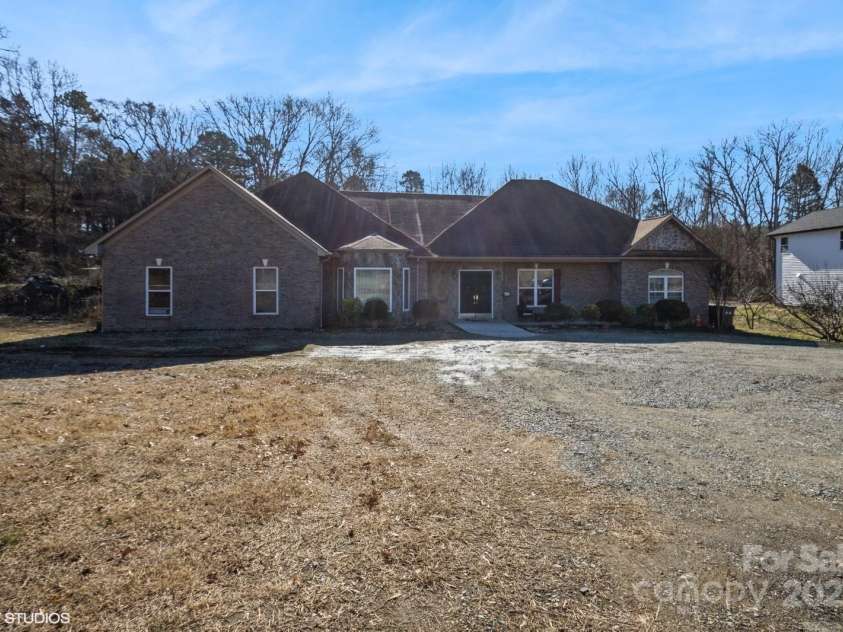 1808 Wilton Gate Drive, Charlotte, NC 28262.  MLS# CAR4203394, YatesRealty ID 5670. Front yard