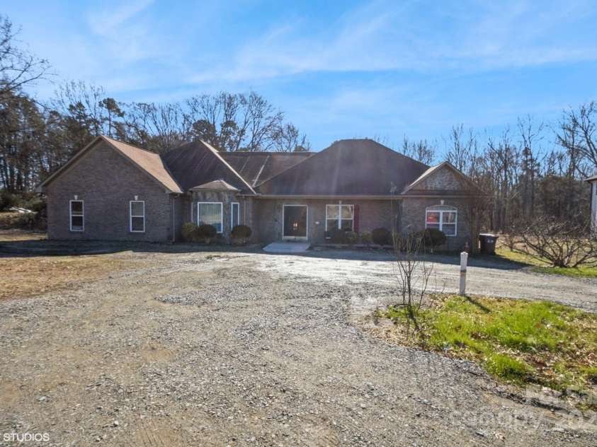 1808 Wilton Gate Drive, Charlotte, NC 28262.  MLS# CAR4203394, YatesRealty ID 5670. Front yard