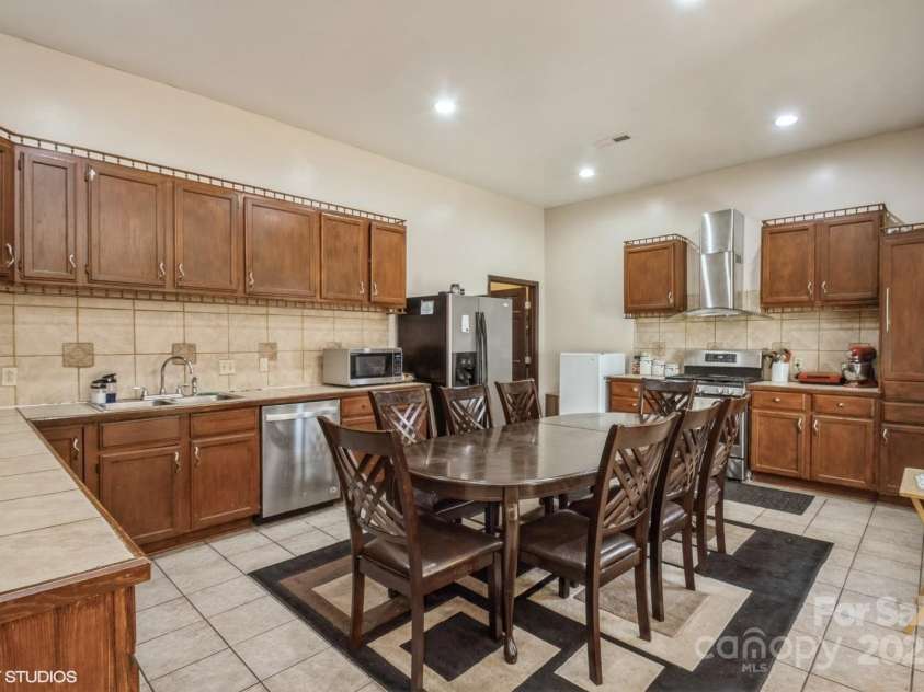 1808 Wilton Gate Drive, Charlotte, NC 28262.  MLS# CAR4203394, YatesRealty ID 5670. Kitchen