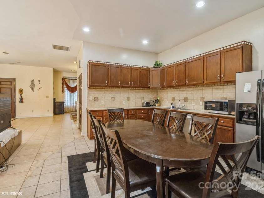 1808 Wilton Gate Drive, Charlotte, NC 28262.  MLS# CAR4203394, YatesRealty ID 5670. Kitchen