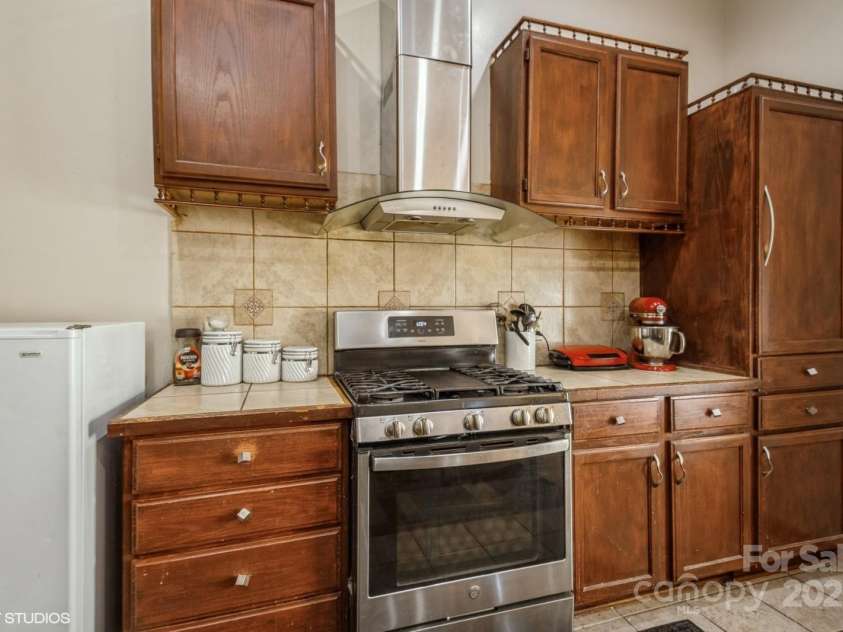 1808 Wilton Gate Drive, Charlotte, NC 28262.  MLS# CAR4203394, YatesRealty ID 5670. Kitchen
