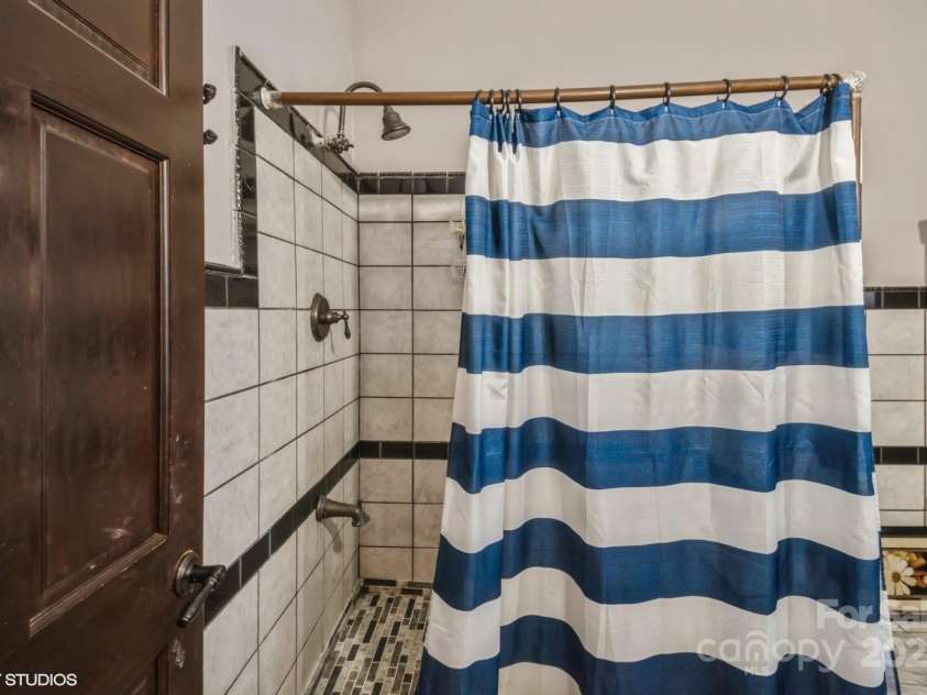 1808 Wilton Gate Drive, Charlotte, NC 28262.  MLS# CAR4203394, YatesRealty ID 5670. Primary Bath