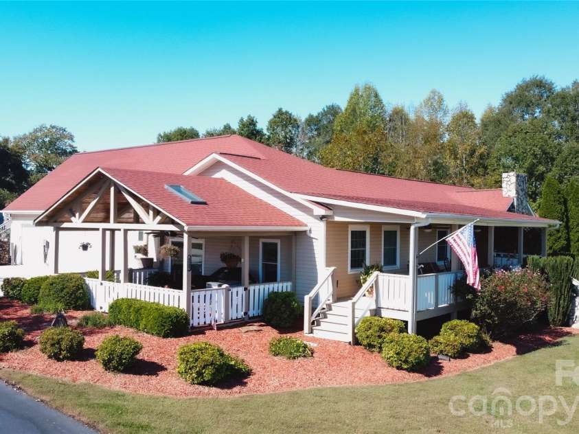 4128 Icard Ridge Road, Hickory, NC 28601.  MLS# CAR4430329, YatesRealty ID 56700. 