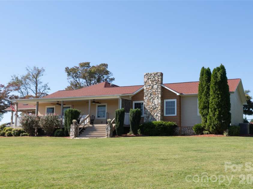4128 Icard Ridge Road, Hickory, NC 28601.  MLS# CAR4430329, YatesRealty ID 56700. 