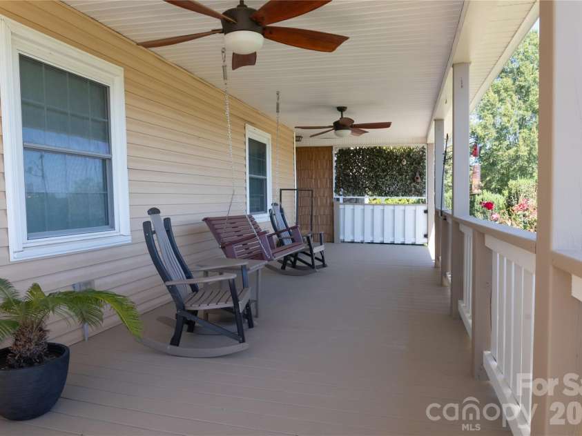 4128 Icard Ridge Road, Hickory, NC 28601.  MLS# CAR4430329, YatesRealty ID 56700. 