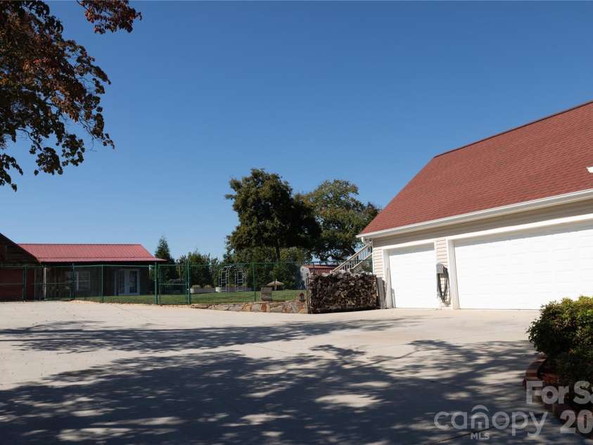 4128 Icard Ridge Road, Hickory, NC 28601.  MLS# CAR4430329, YatesRealty ID 56700. 