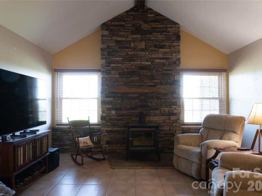 4128 Icard Ridge Road, Hickory, NC 28601.  MLS# CAR4430329, YatesRealty ID 56700. 