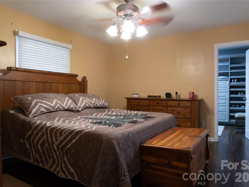 4128 Icard Ridge Road, Hickory, NC 28601.  MLS# CAR4430329, YatesRealty ID 56700. 