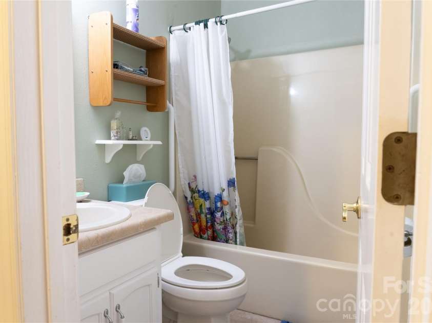 4128 Icard Ridge Road, Hickory, NC 28601.  MLS# CAR4430329, YatesRealty ID 56700. 