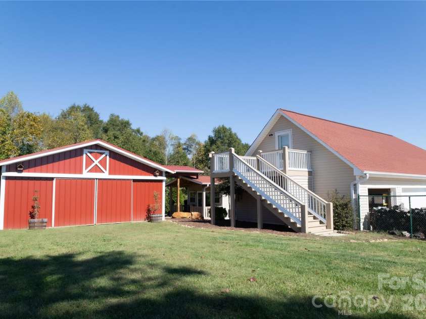 4128 Icard Ridge Road, Hickory, NC 28601.  MLS# CAR4430329, YatesRealty ID 56700. 
