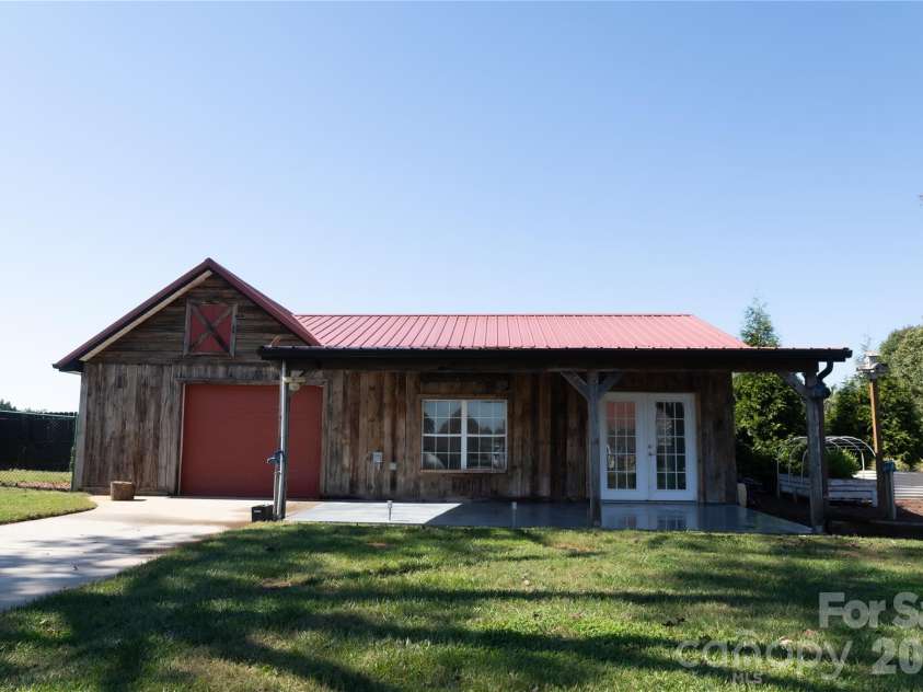 4128 Icard Ridge Road, Hickory, NC 28601.  MLS# CAR4430329, YatesRealty ID 56700. 